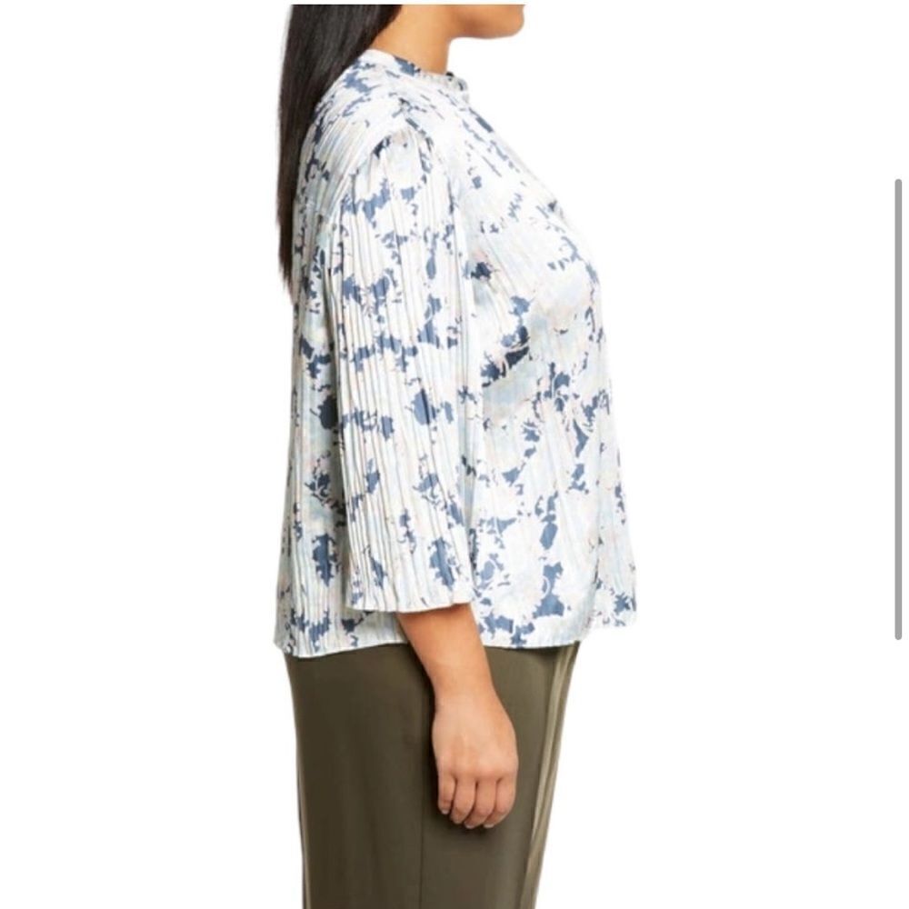 NEW Vince Pleated Button Down Blouse Lotus Print Size 3X - Picture 2 of 11
